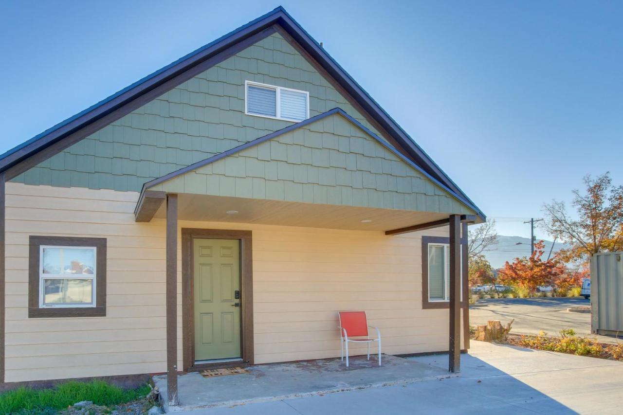 Convenient Logan Apartment - 1 Block To Town! Exterior photo