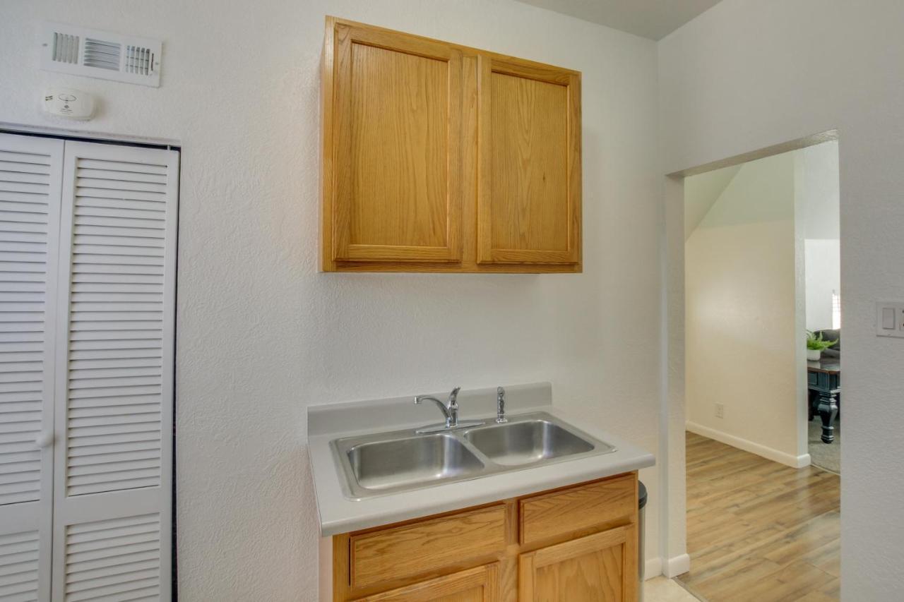 Convenient Logan Apartment - 1 Block To Town! Exterior photo